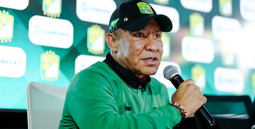 SE REINVENTA NACHO AMBRIZ