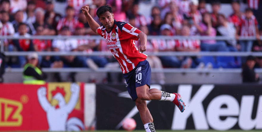 CHIVAS GANA, GUSTA Y GOLEA ANTE IRAPUATO
