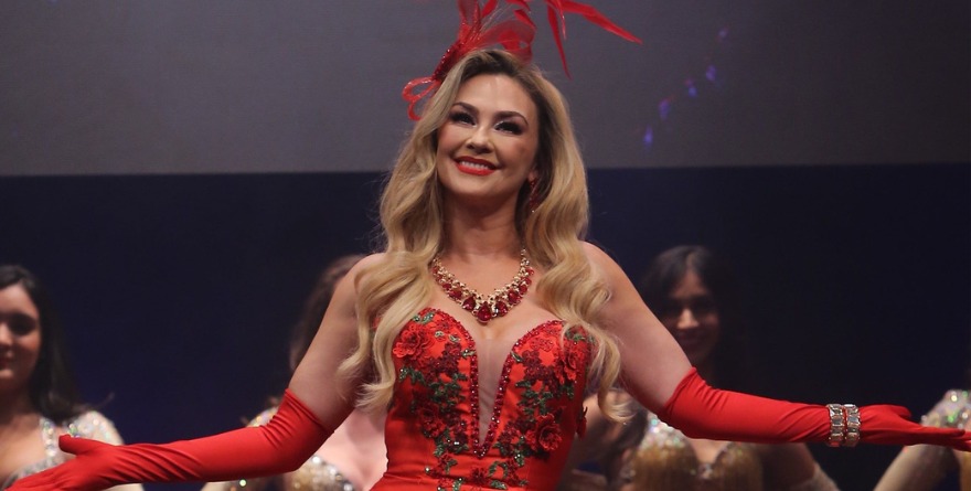 ALEJADOS DE LOS REFLECTORES