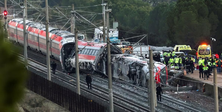 CHOCAN TRENES EN ESPAÑA; 21 MUERTOS