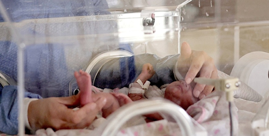 LOS BEBÉS PREMATUROS NO SÓLO SON PEQUEÑOS