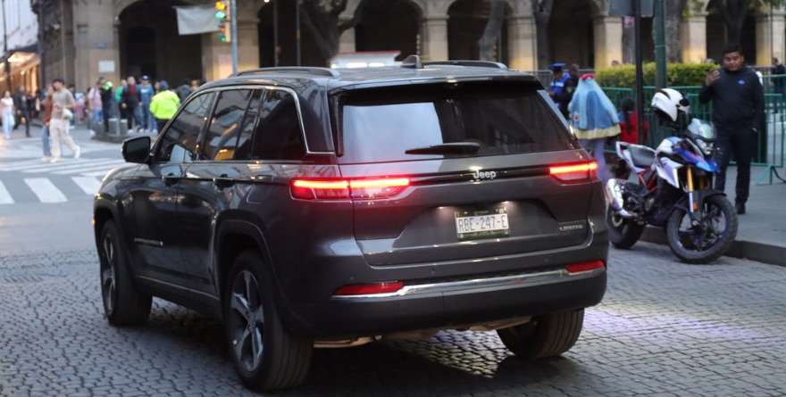 ASIGNA CORTE A FAVORITA CAMIONETAS SIN LICITAR