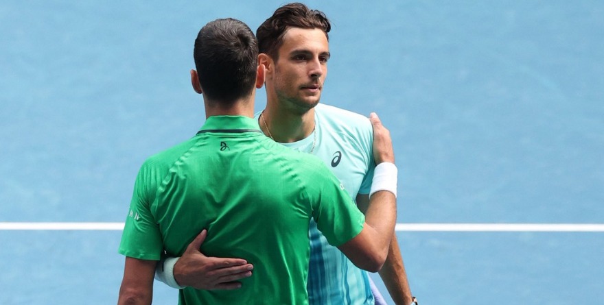 AVANZA DJOKOVIC A SEMIS DE AUSTRALIA POR ABANDONO DE MUSETTI