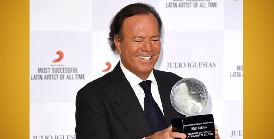 Fiscalía española desecha denuncia contra Julio Iglesias