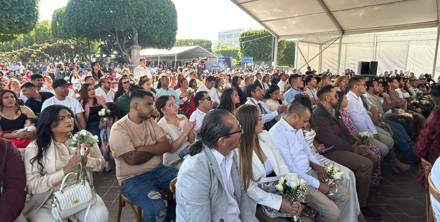 150 PAREJAS SE UNEN EN EL LOVE FEST