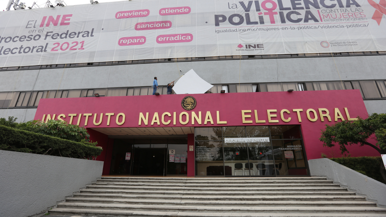 PASA DE PROVEEDOR A ADMINISTRAR INE