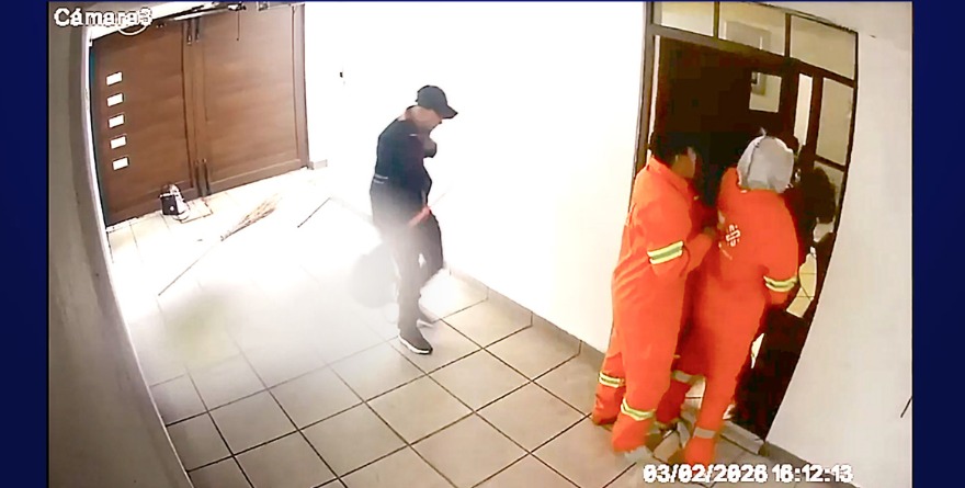 FINGEN SER BARRENDEROS PARA ASALTAR VIVIENDA