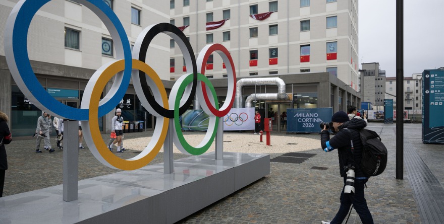 PROTESTAN Y CHOCAN CON LA POLICÍA EN MILÁN