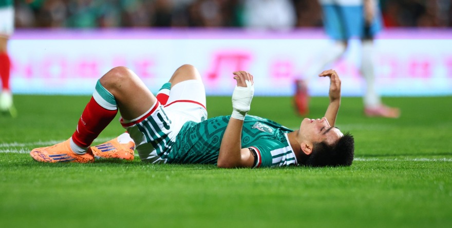 PREOCUPAN LESIONES DE EDSON ÁLVAREZ Y GILBERTO MORA