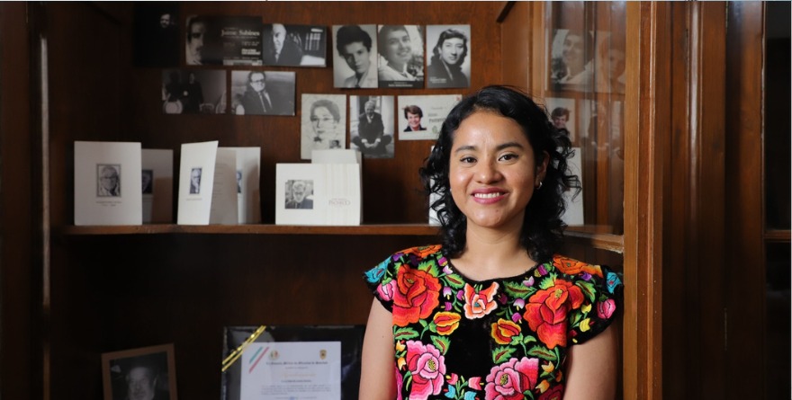 ADENTRO: MARX ATRINCHERADO; AFUERA: NOMBRAN A SUSTITUTA