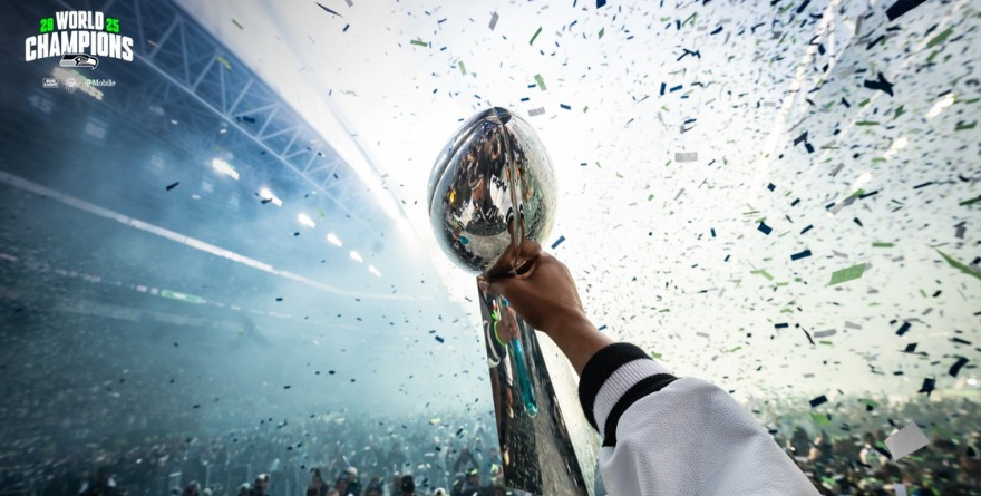 DESFILAN LOS CAMPEONES SEAHAWKS POR LAS CALLES DE SEATTLE