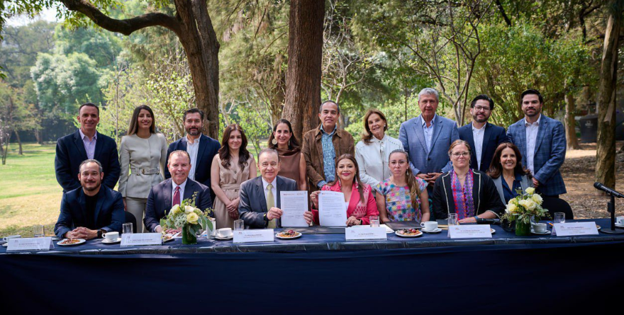 DURAZO BLINDA EL FUTURO DE LA SAUCEDA