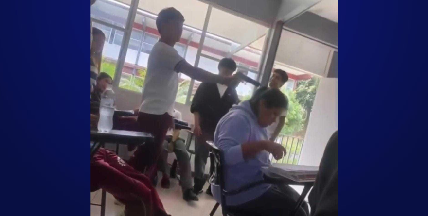 DESATA ALUMNO ALARMA EN CBTIS POR PISTOLA DE JUGUETE