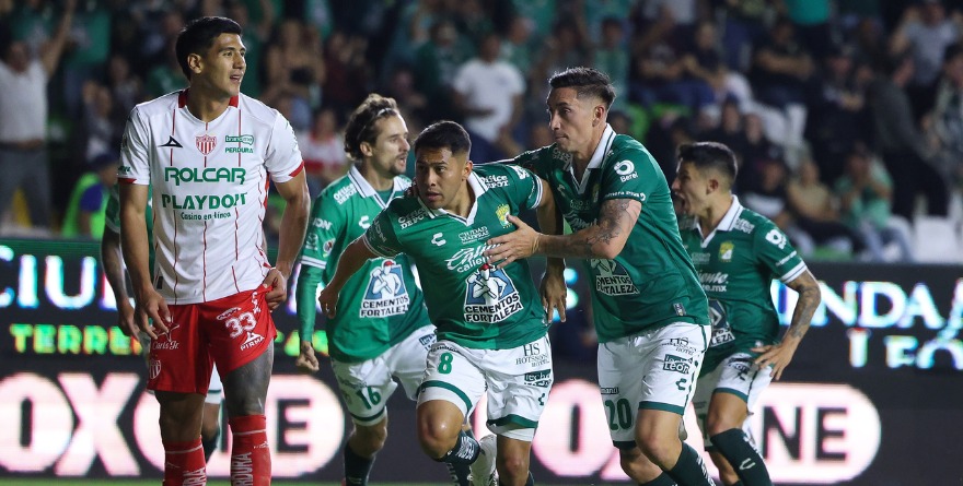 DEVORA LA FIERA EN CASA