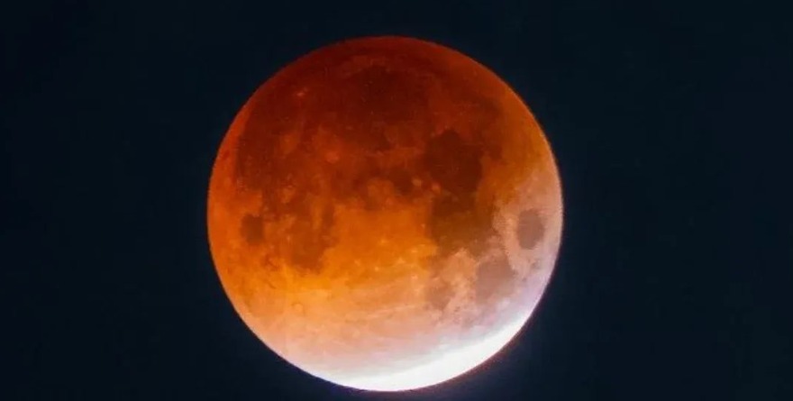 SE APRECIA ECLIPSE LUNAR EN MÉXICO