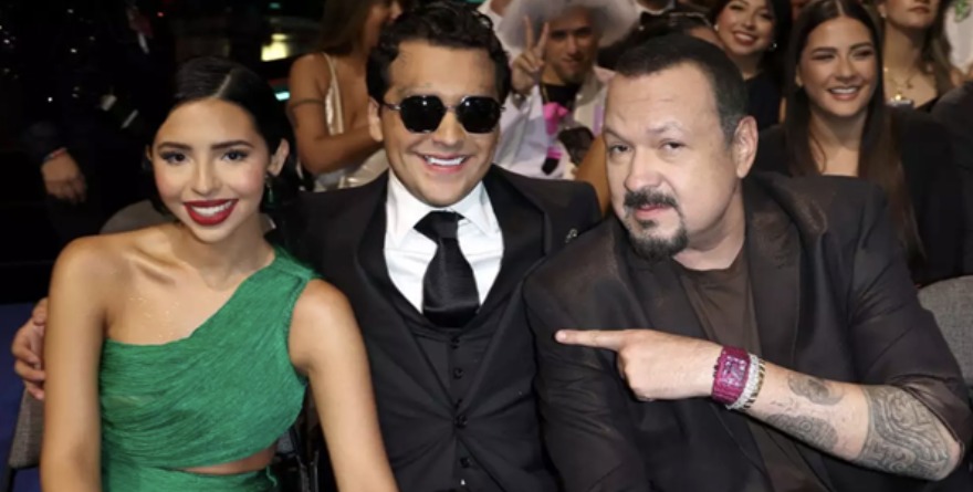 ÁNGELA DECIDE ALEJARSE DE REDES POR SU PAZ