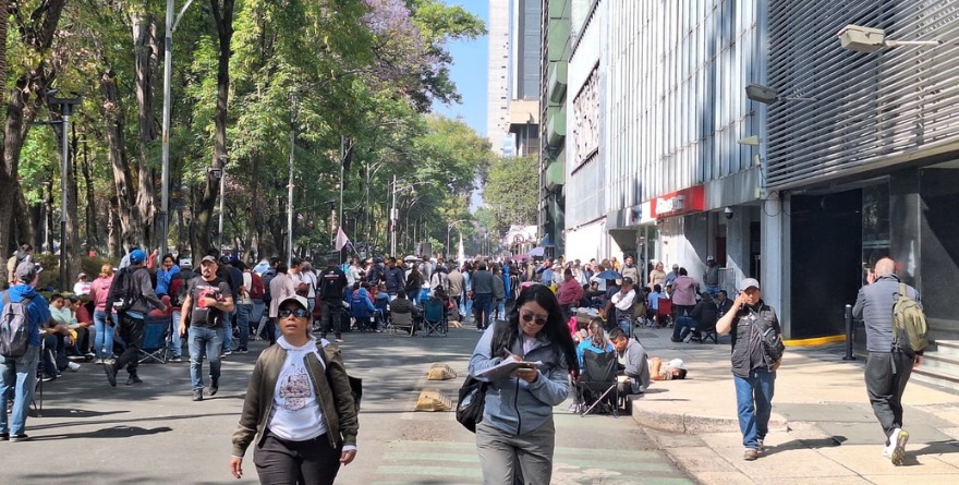 BLOQUEA CNTE SEDES DE AFORES EN PASEO DE LA REFORMA