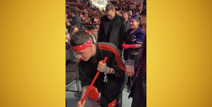 SANTA FE KLAN AGARRA EL TRAPEADOR