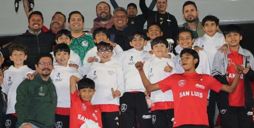 Lobos FC, reciben reconocimiento de la FMF