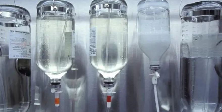 SOLUCIONES INTRAVENOSAS: USO CLÍNICO VS RIESGOS EN TRATAMIENTOS NO AUTORIZADOS