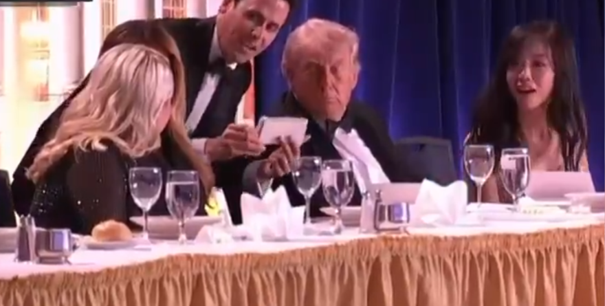 EVACUAN A TRUMPN DE CENA POR ATENTADO