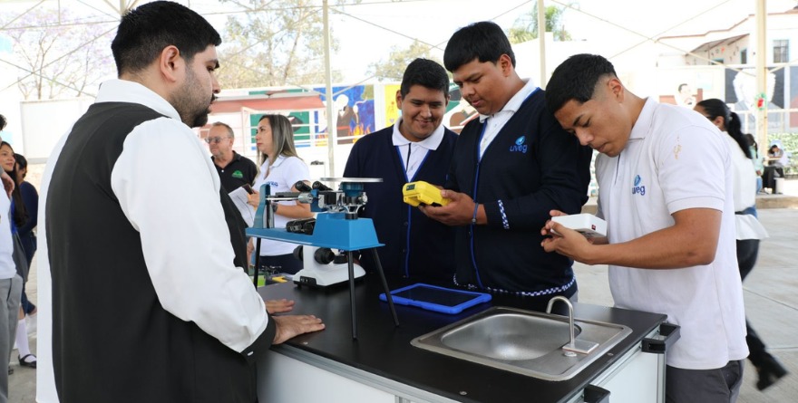 LLEGAN LABORATORIOS MÓVILES A TELEBACHILLERATOS
