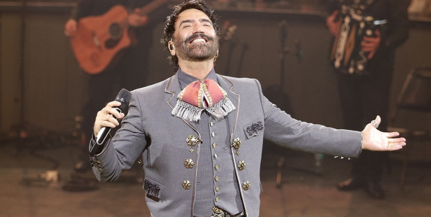 REVIVE 6 HITS DE ALEJANDRO FERNÁNDEZ POR SUS 55 AÑOS