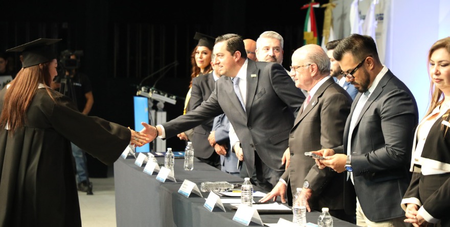 UVEG GRADÚA A MÁS DE 2,300 LÍDERES