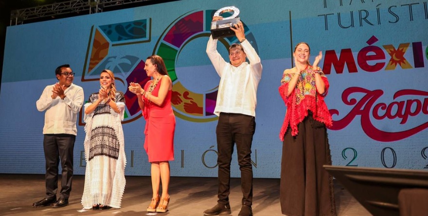 EVELYN SALGADO ENTREGA ESTAFETA DEL TIANGUIS TURÍSTICO A PUEBLA