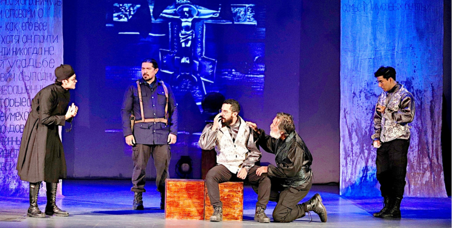RECREAN SU TRAGEDIA EN EL ESCENARIO
