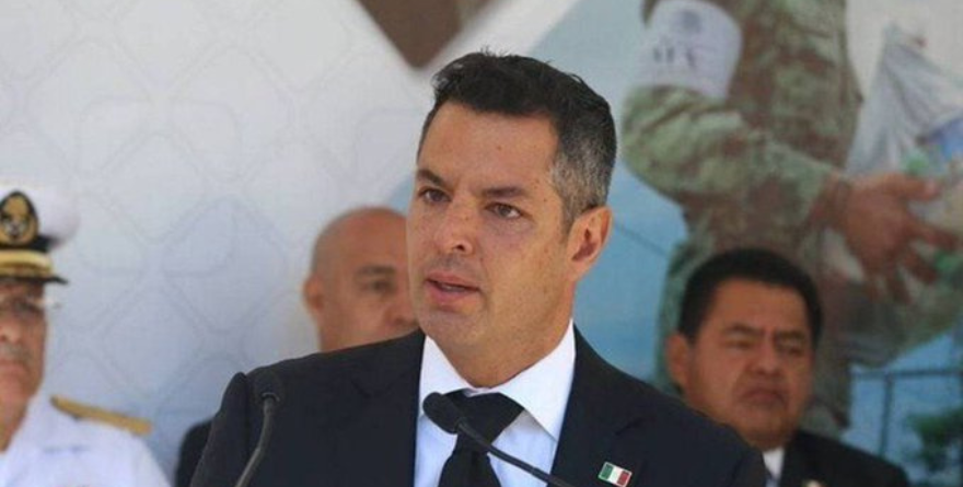 Gobernador debe pedir licencia, insiste Morena