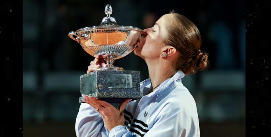 ELINA VUELVE AL TRONO EN ROMA