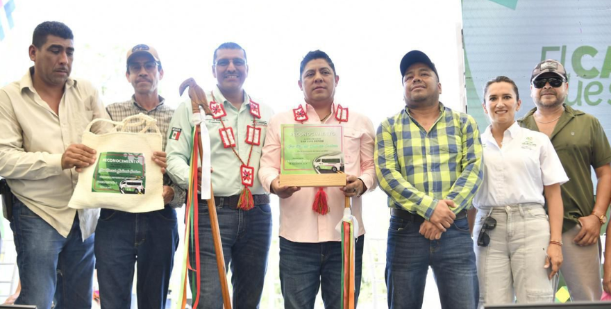 OBRA VIAL EN LA HUASTECA FORTALECE EL COMERCIO Y LA SEGURIDAD