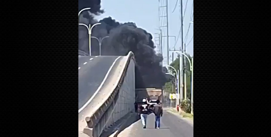 ARDE PIPA CON COMBUSTIBLE TRAS CHOQUE CON TREN EN QUERÉTARO