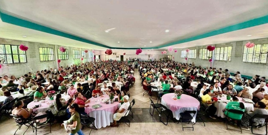 RUTH GONZÁLEZ LLEVA FESTEJOS Y APOYOS A LAS MAMÁS