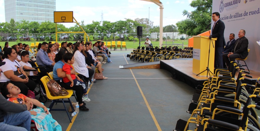 SEG Y CRIT ENTREGAN 75 SILLAS DE RUEDAS A ESTUDIANTES