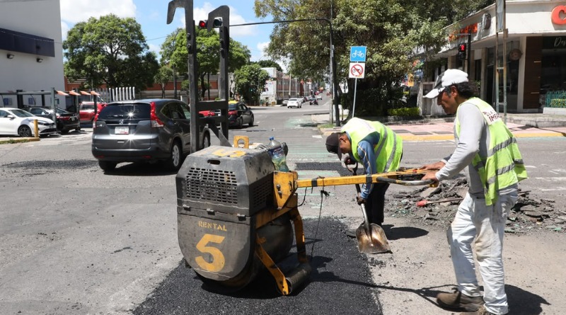AVANZA EL BACHEO EN LA CAPITAL POBLANA
