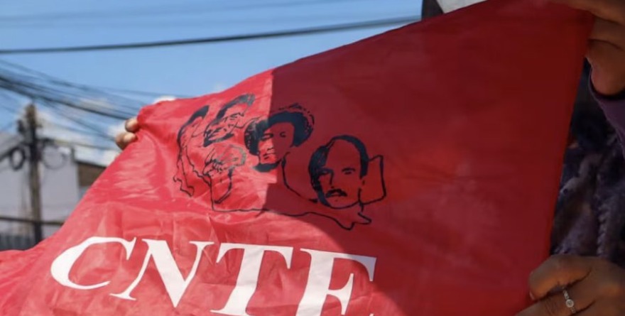 CNTE VA POR EL AEROPUERTO