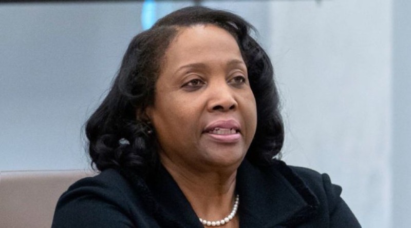 DECISIÓN DE CORTE SUPREMA: TRUMP NO PUEDE DESPEDIR A LISA COOK