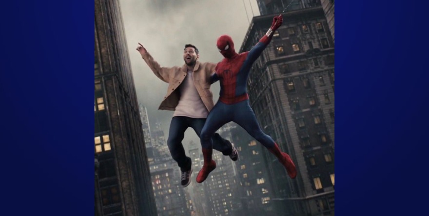 EL HOMBRE ARAÑA CONOCE AL FAMOSO LIONEL MESSI