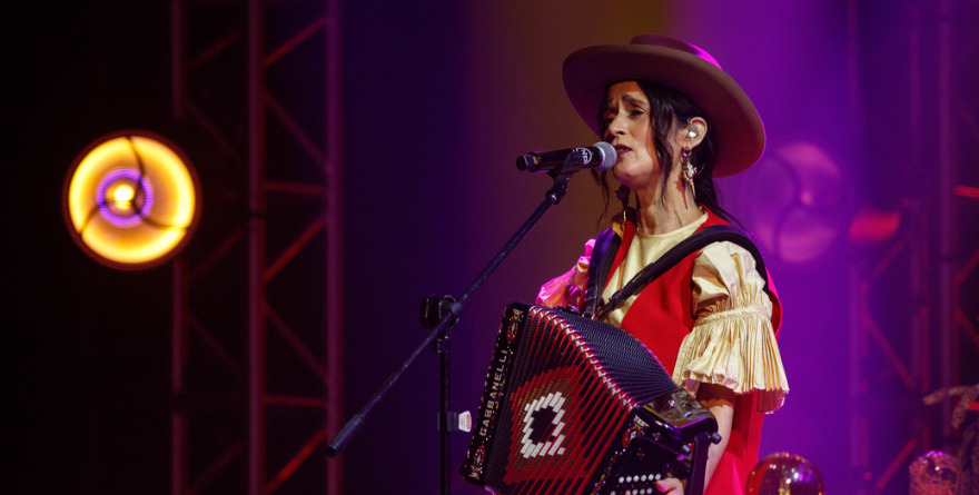 EL NUEVO DISCO ‘NORTEÑA’ DE JULIETA VENEGAS CAUTIVA CON ÉXITOS