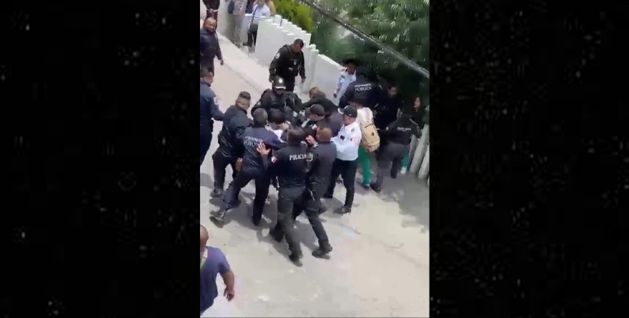 GOLPEAN POLICÍAS A ESTUDIANTES EN EL EDOMEX