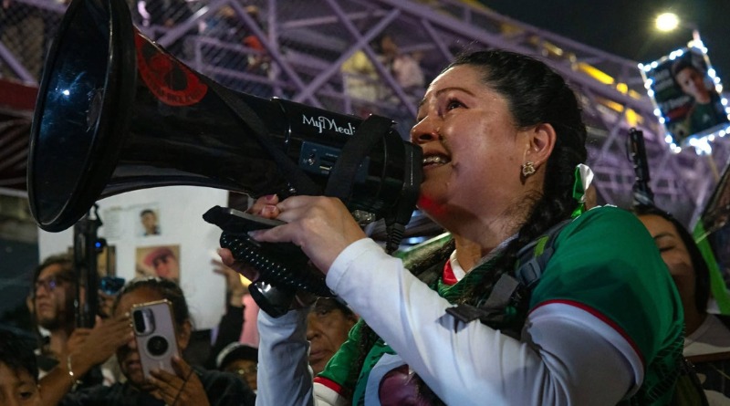 PROTESTAN BUSCADORAS PREVIO A PARTIDO DE MUNDIAL