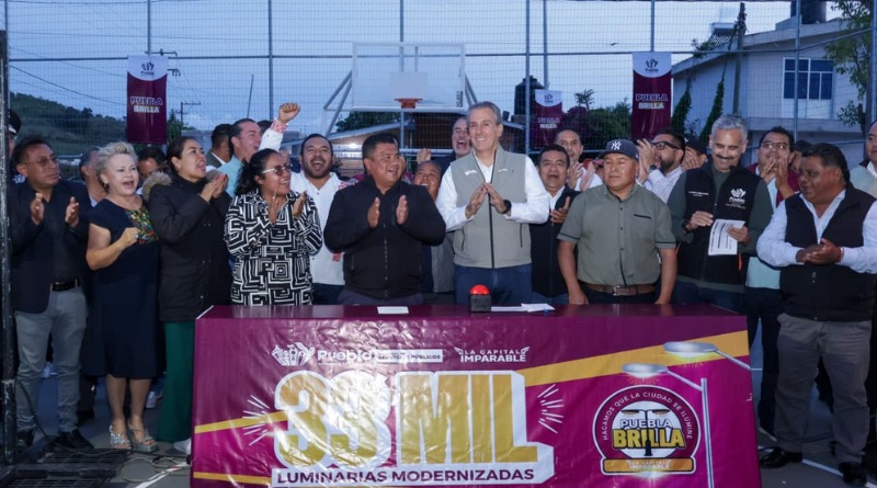 PUEBLA BRILLA: 33 MIL LUCES LED