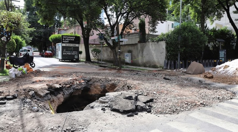 DENUNCIAN NEGLIGENCIA CON SOCAVONES EN LA CDMX