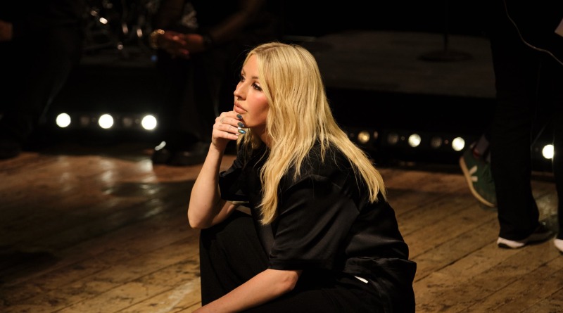 EL MEDIO TIEMPO INGLATERRA-NORUEGA TENDRÁ A ELLIE GOULDING CANTANDO