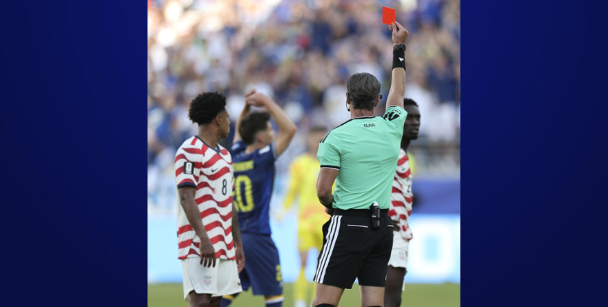 FOLARIN BALOGUN TENDRÁ PERMISO DE LA FIFA PARA JUGAR TRAS EXPULSIÓN
