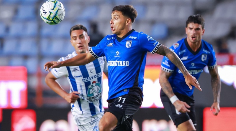 GALLOS REMONTAN FRENTE A PACHUCA CON DOS GOLES DE ALÍ ÁVILA