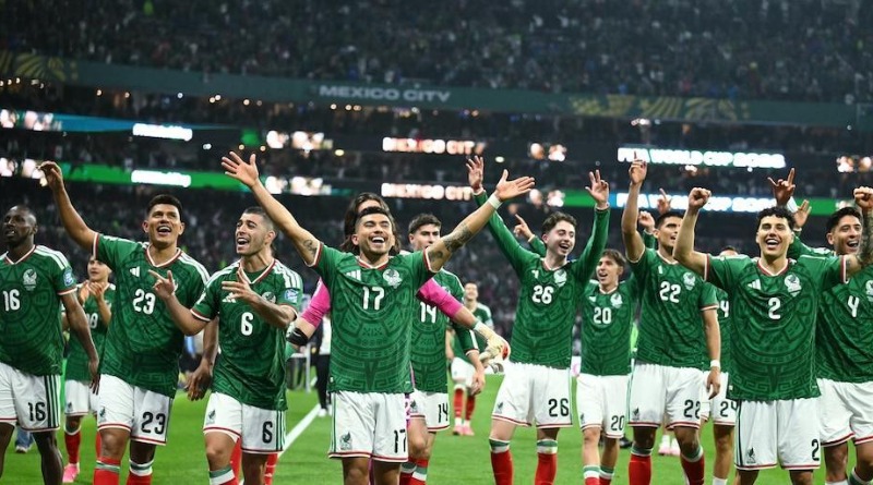 LA AFICIÓN RECIBE RECONOCIMIENTO DE LOS SELECCIONADOS
