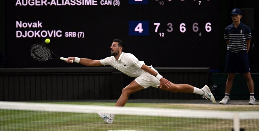 LAS SEMIFINALES DE WIMBLEDON RECIBEN A DJOKOVIC, GIGANTE ETERNO